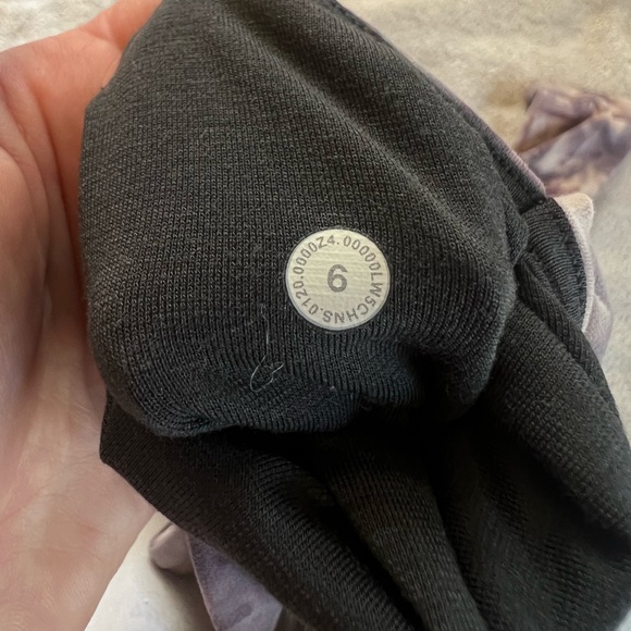 LULULEMON ALIGN PANT 28 INCH *WITH CRISS CROSS WAIST BAND Size 6 good condition - Picture 3 of 4